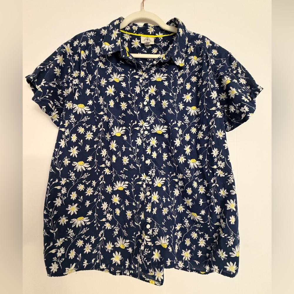 St Johns Bay Button Down Shirt Womens XL Navy Blue Excellent Floral Daisy Cotton